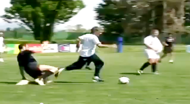 Video bóng đá: Pha solo ghi bàn ngoạn mục của HLV Mourinho trên sân tập